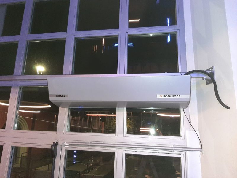 Barriere d&rsquo;aria commerciali: come migliorare comfort ed efficienza negli ingressi aperti al pubblico